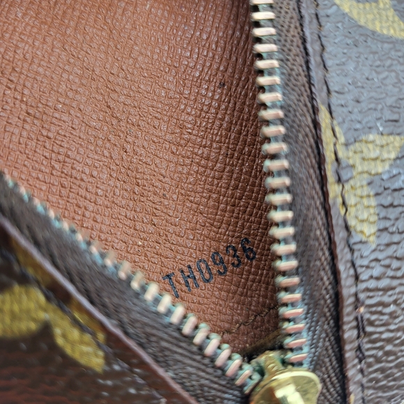 LOUIS VUITTON Monogram Trousse Demi Ronde Cosmetic Pouch GM.. Authentic!!!! - Picture 7 of 12